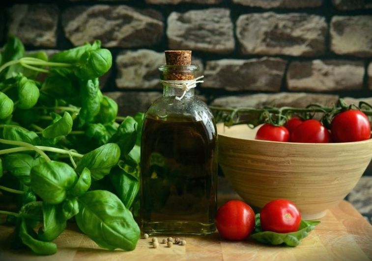 The Mediterranean diet is characterized by the consumption of olive oil as the main source of fat. 