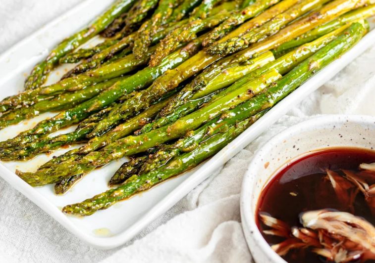 Asparagus tempura, with soy vinaigrette and Extra Virgin Olive Oil 